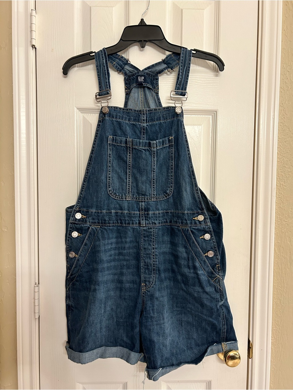 NWOT GAP Loose Denim Short overalls / Shortalls in Ladies Medium